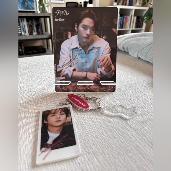 jyp Other - Stray Kids Phone Stand & Bag Charm - Lee Know